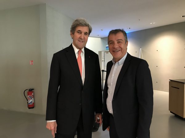 Με τον John Kerry